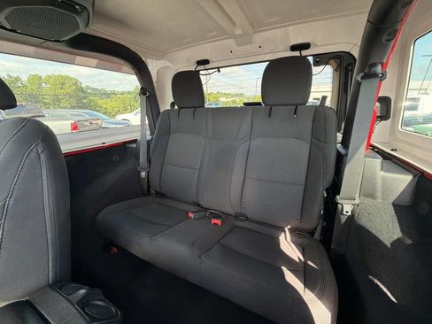 Used 2019 Jeep Wrangler Sport AWD/4WD image 16