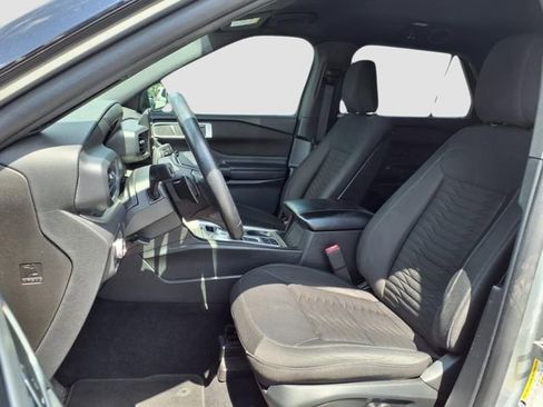 Used 2020 Ford Explorer XLT w/ Comfort Package image 12