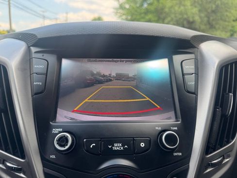 Used 2017 Hyundai Veloster FWD image 26