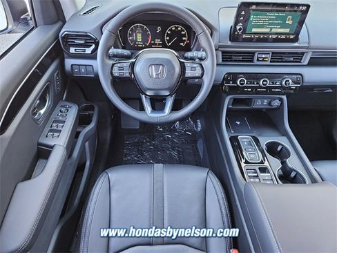 New 2025 Honda Pilot Touring image 7