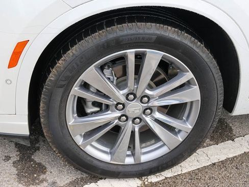 Used 2023 Cadillac XT6 Premium Luxury w/ Technology Package image 7