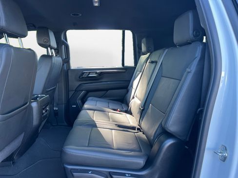 Used 2025 Chevrolet Suburban LT w/ Comfort Package RWD image 13