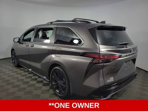 Used 2022 Toyota Sienna XSE image 6
