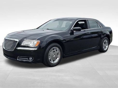 Used 2013 Chrysler 300 w/ Driver Convenience Group RWD image 3