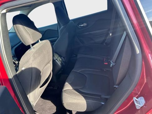 Used 2016 Jeep Cherokee Latitude w/ Cold Weather Group image 10