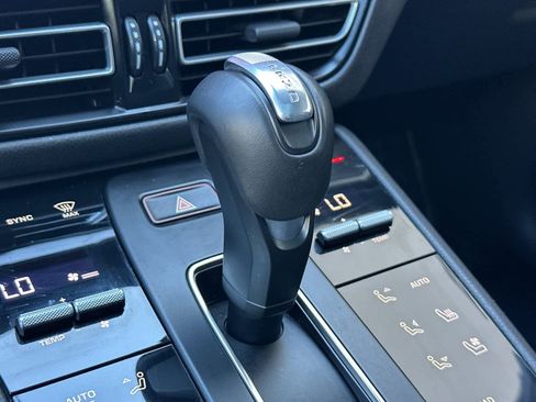 Certified 2025 Porsche Macan image 24