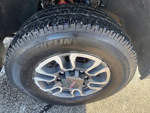 Used 2021 GMC Sierra 2500 SLE w/ SLE Value Package; image 9