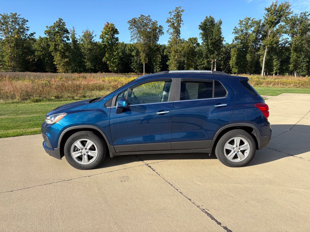 Used 2019 Chevrolet Trax LT w/ LT Convenience Package FWD image 3