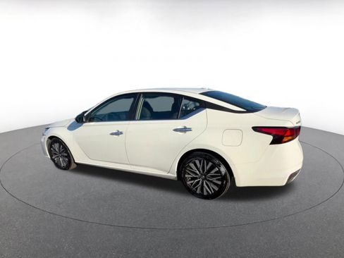 Used 2025 Nissan Altima 2.5 SV image 10