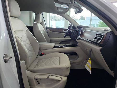 New 2024 Volkswagen Atlas SE image 26