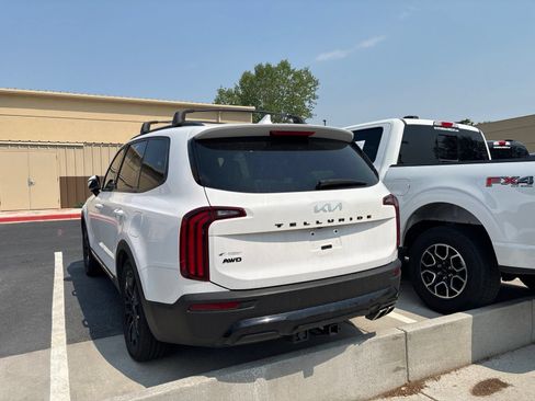 Used 2022 Kia Telluride SX w/ SX Prestige Package AWD/4WD image 3