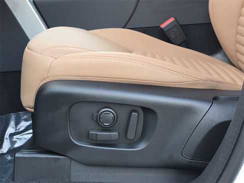 New 2026 Land Rover Discovery Limited Edition image 30