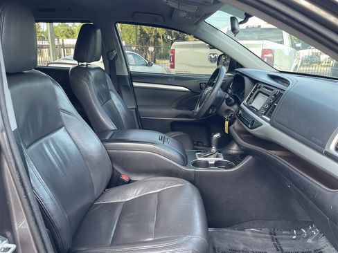 Used 2016 Toyota Highlander LE FWD image 22