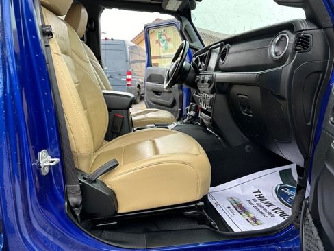 Used 2019 Jeep Wrangler Unlimited Sahara w/ Uconnect 4C Nav & Sound Group AWD/4WD image 11