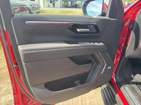 New 2026 Chevrolet Suburban Premier image 12