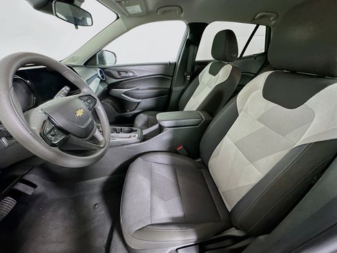 Used 2025 Chevrolet Trax LS w/ Driver Confidence Package FWD image 13
