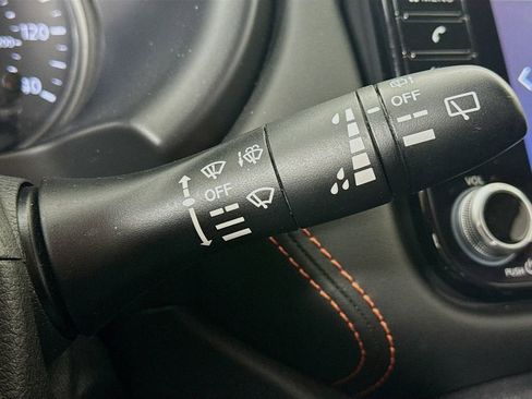 Used 2023 Nissan Kicks SR image 14