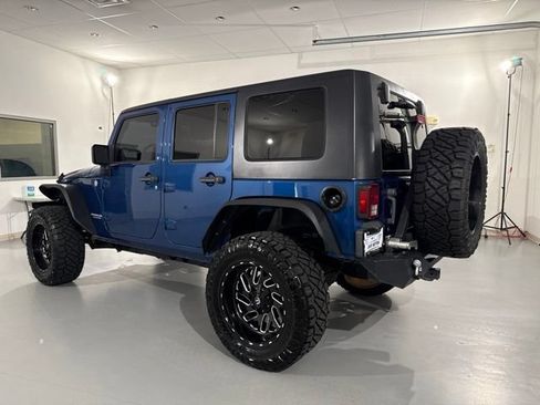 Used 2010 Jeep Wrangler Unlimited Rubicon AWD/4WD image 5