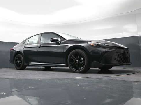 Used 2025 Toyota Camry SE image 34