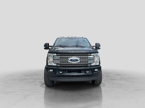 Used 2019 Ford F250 XLT w/ XLT Premium Package AWD/4WD image 9