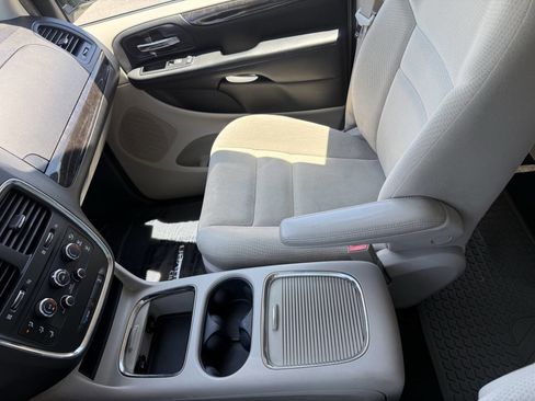 Used 2014 Dodge Grand Caravan SXT w/ UConnect Hands-Free Group FWD image 22