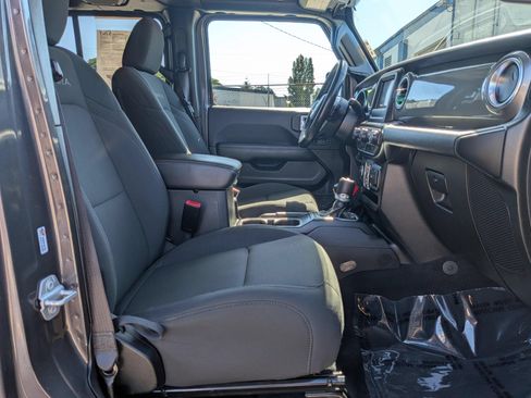 Used 2021 Jeep Wrangler Unlimited Sahara AWD/4WD image 7