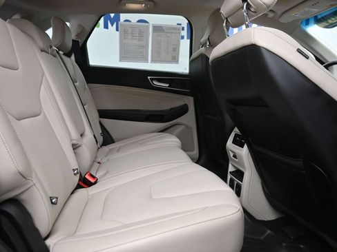 Used 2019 Ford Edge Titanium w/ Equipment Group 301A AWD/4WD image 10