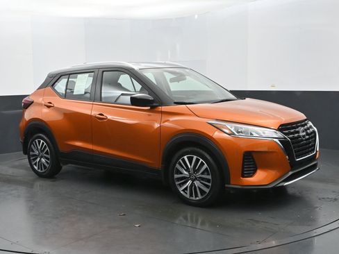 Used 2023 Nissan Kicks SV image 7