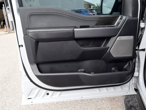 Used 2025 Ford F150 Lightning Lariat AWD/4WD image 19