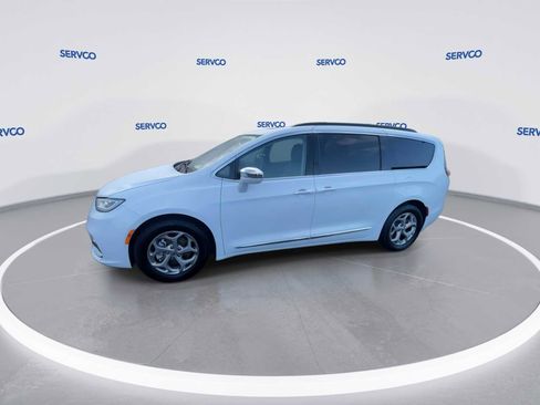 Used 2022 Chrysler Pacifica Limited image 5