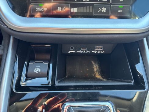 Certified 2025 Subaru Outback Limited image 37