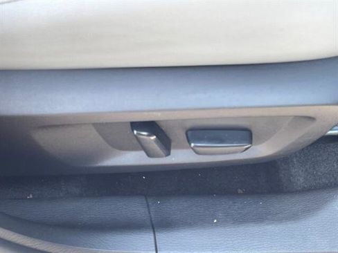 Used 2023 Mitsubishi Outlander SEL image 38