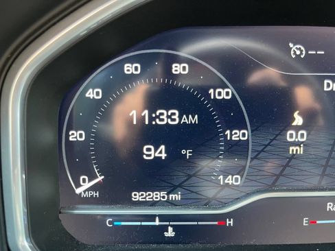 Used 2023 GMC Sierra 1500 AT4 w/ AT4 Preferred Package AWD/4WD image 3