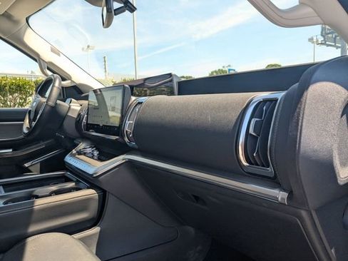 Used 2025 Ford Expedition Platinum AWD/4WD image 35