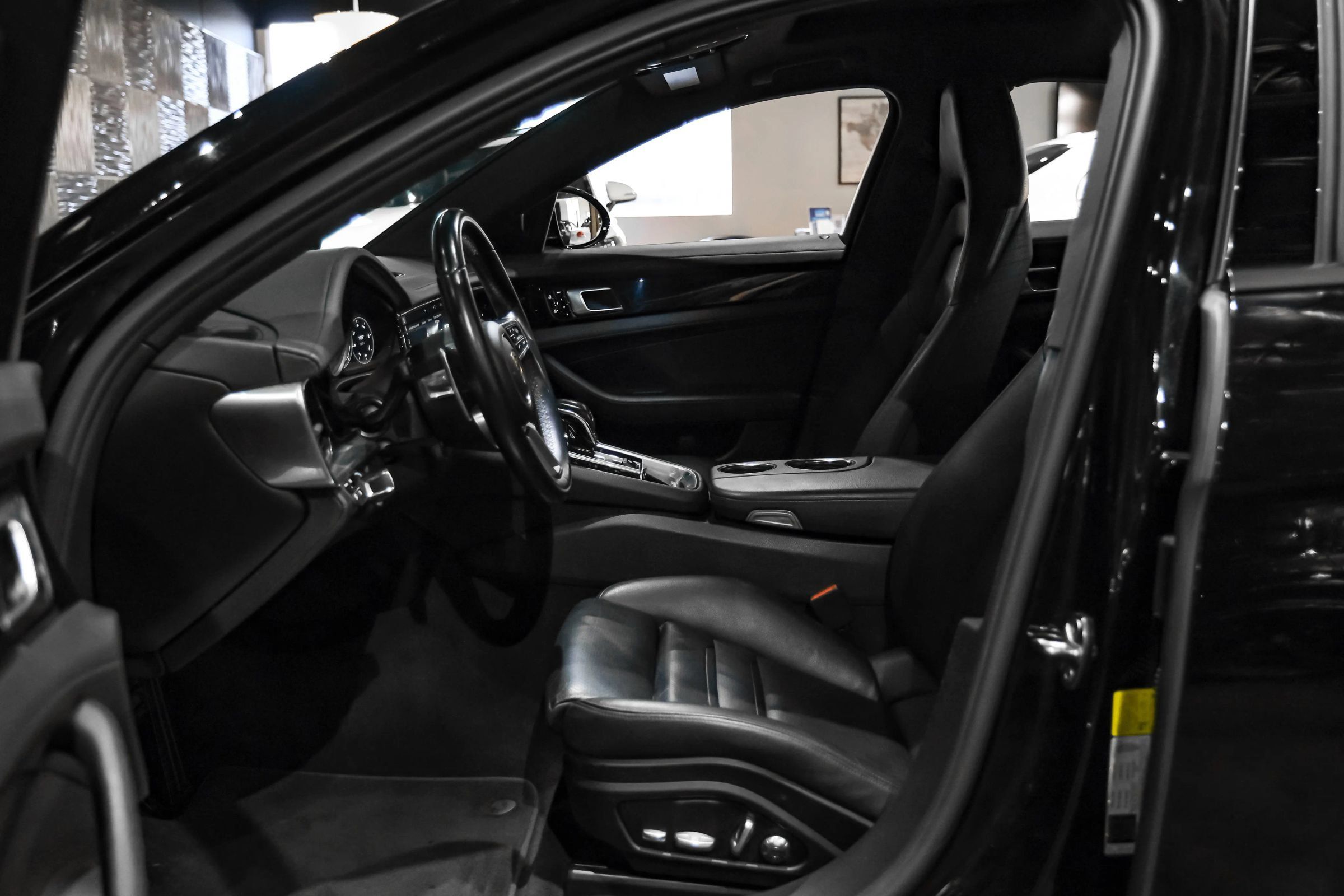 Used 2019 Porsche Panamera 4 AWD/4WD image 3