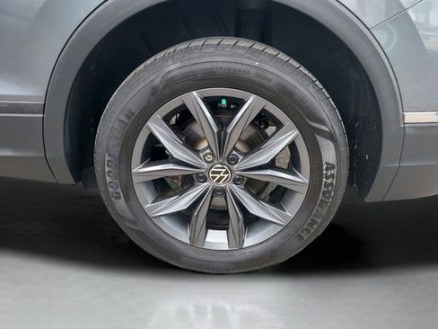Used 2022 Volkswagen Tiguan SE FWD image 11