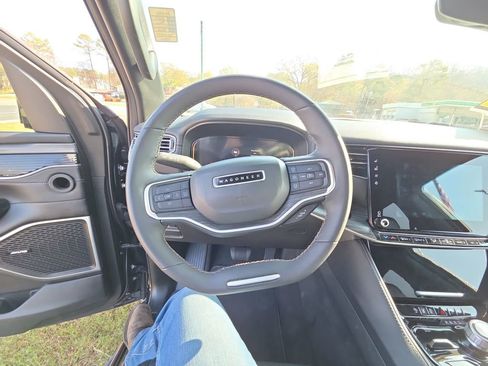 Used 2024 Jeep Wagoneer L Series III w/ Flexible Seating Group image 13