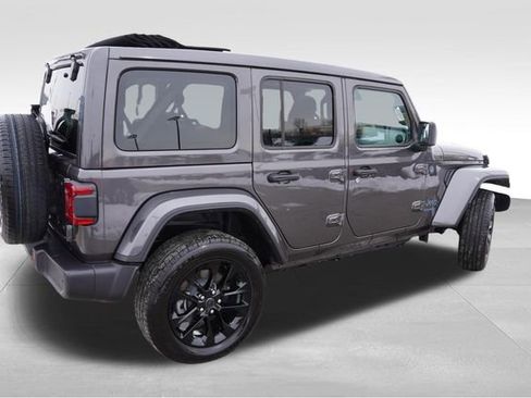 Used 2025 Jeep Wrangler Unlimited Sahara w/ Safety Group AWD/4WD image 5