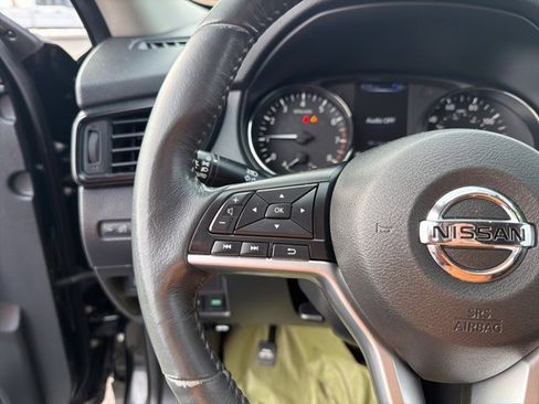 Used 2017 Nissan Rogue SV image 21