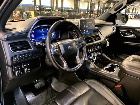 Used 2022 Chevrolet Suburban RST w/ Luxury Package image 8