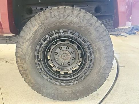 Used 2017 GMC Sierra 2500 Denali w/ Duramax Plus Package AWD/4WD image 23