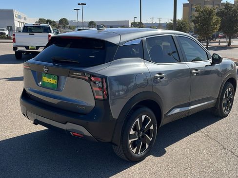 Used 2025 Nissan Kicks SV image 8
