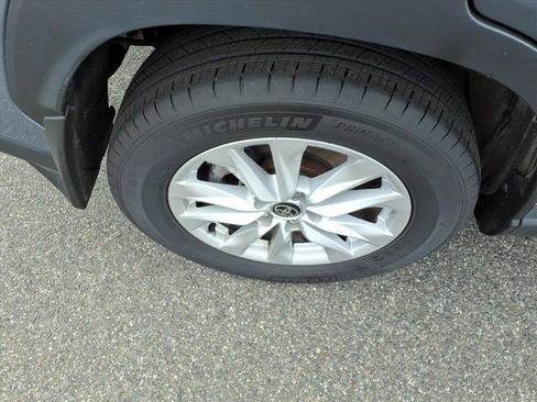 Used 2023 Toyota Corolla Cross LE image 9