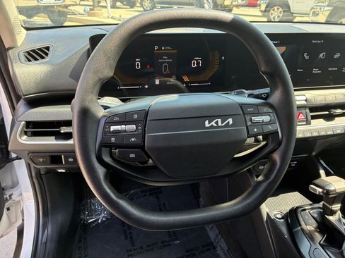 Used 2025 Kia K4 LXS image 30