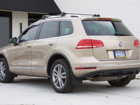 Used 2016 Volkswagen Touareg TDI AWD/4WD image 14