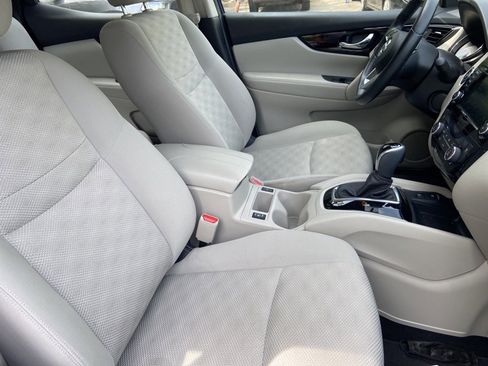 Used 2019 Nissan Rogue Sport SV w/ Technology Package image 6