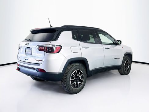 Used 2025 Jeep Compass Trailhawk AWD/4WD image 9