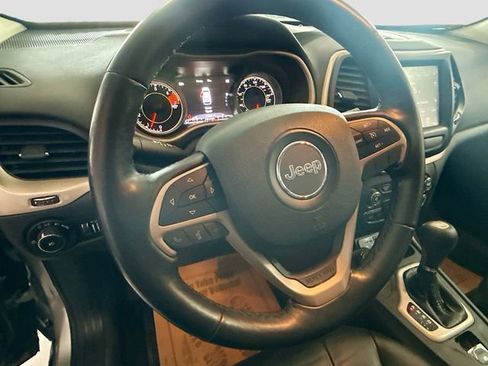 Used 2016 Jeep Cherokee Limited image 12