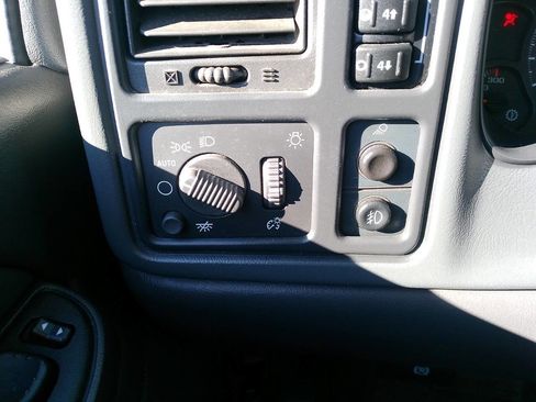 Used 2006 GMC Sierra 2500 SLE w/ Snow Plow Prep Package image 26