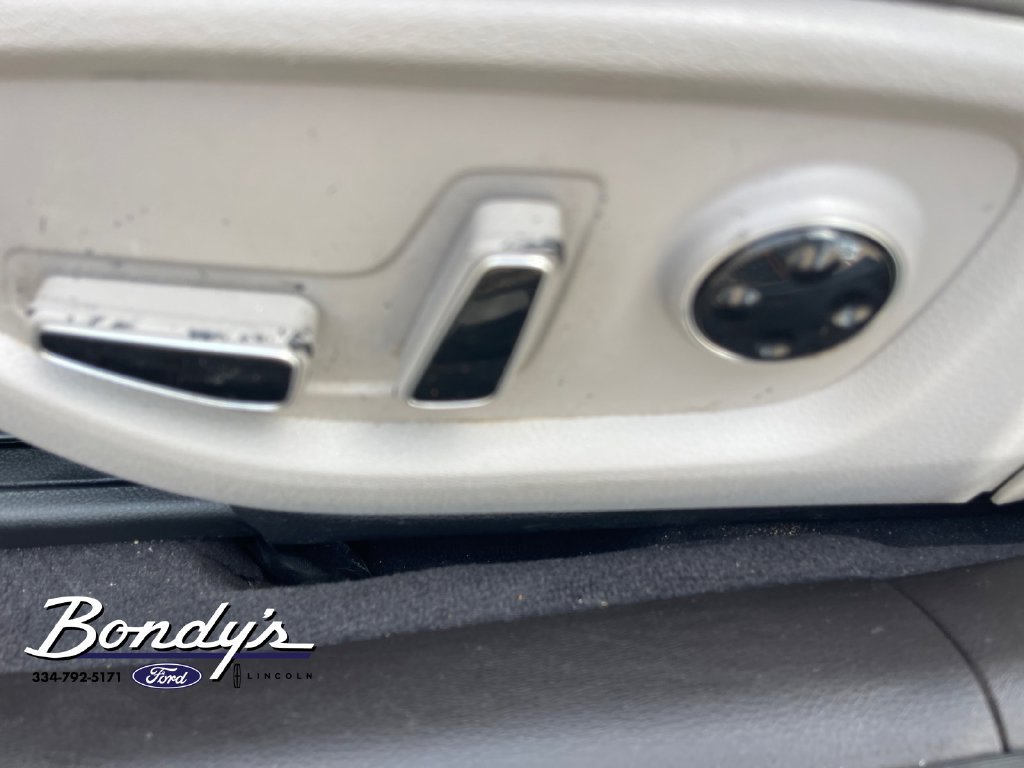 Used 2015 Hyundai Genesis 3.8 w/ Option Group 02 RWD image 9